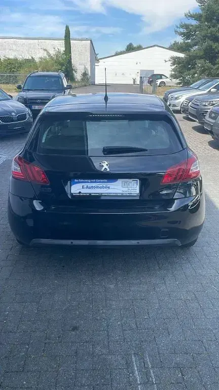 Gebraucht Peugeot 308 Allure 125 PS (91 kW) 2014 Schwarz Limousine