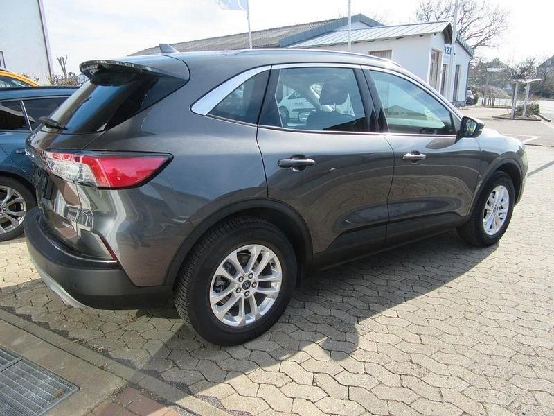 Gebraucht Ford Kuga Titanium 152 PS (111 kW) 2022 Grau SUV