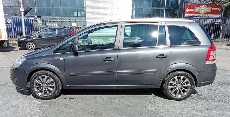 Gebraucht Opel Zafira Innovation 150 PS (110 kW) 2010 Karbongrau Van / Kleinbus