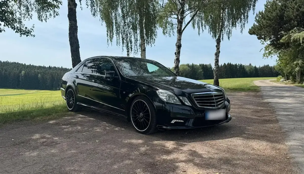 Gebraucht Mercedes E500 Avantgarde 388 PS (285 kW) 2009 Schwarz Limousine