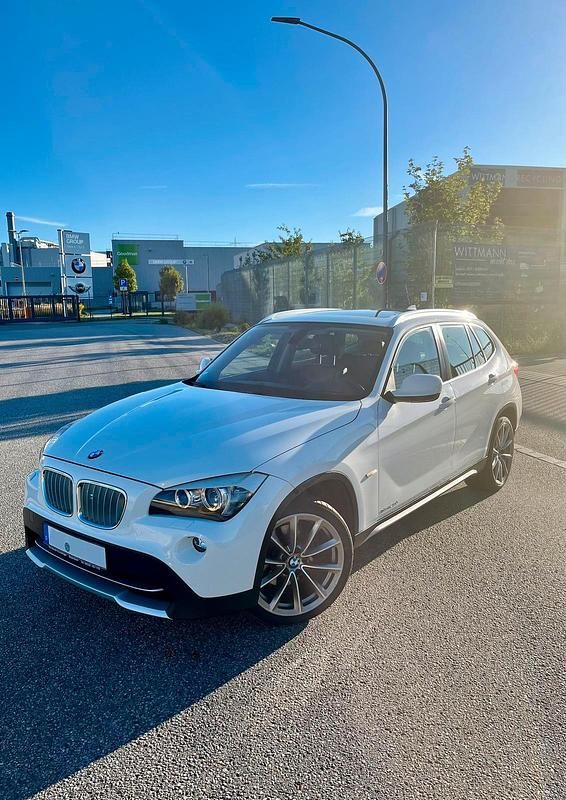 Weiß Gebraucht 2011 BMW X1 SUV | 11.250 € (Etwas zu teuer) - Bild 1/4