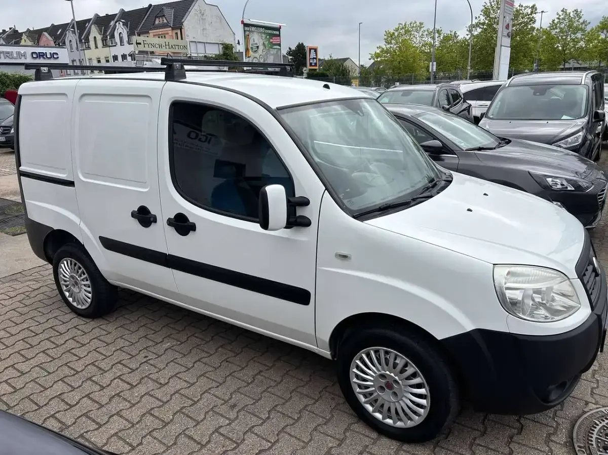 Gebraucht Fiat Doblò Basis 75 PS (55 kW) 2008 Weiss Van / Kleinbus