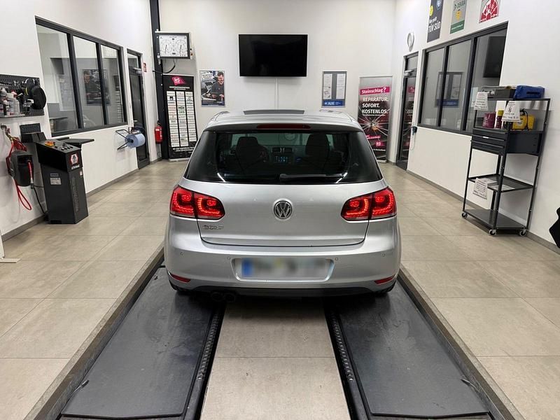 Gebraucht VW Golf VI Team 122 PS (89 kW) 2010 Silber Kleinwagen