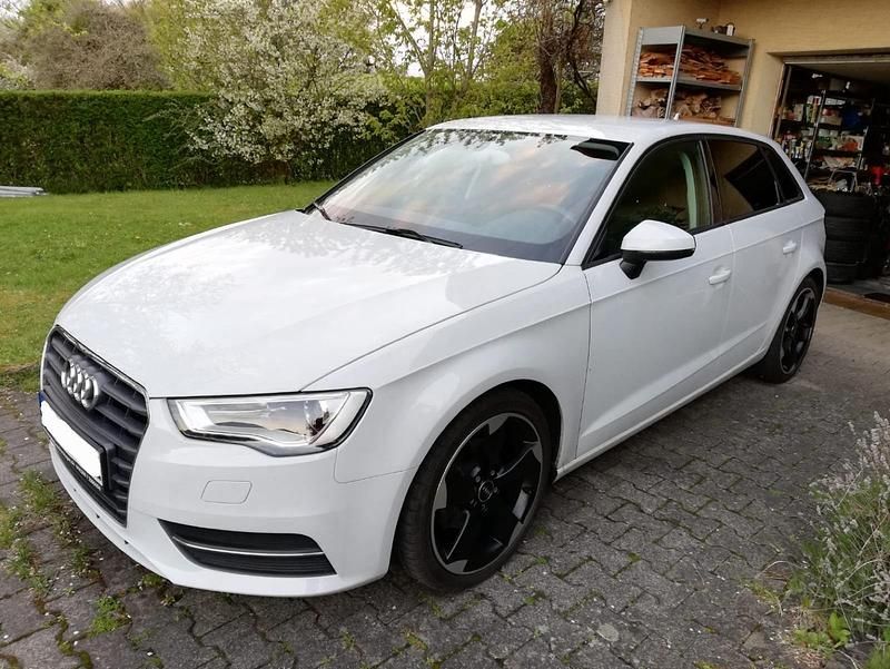Gebraucht Audi A3 110 PS (80 kW) 2014 Weiß Limousine