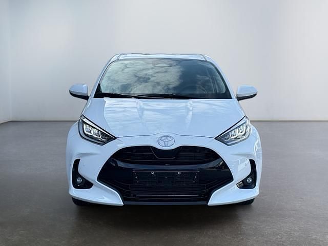 Weiss weiss Neu 2025 Toyota Yaris Hybrid Style Kleinwagen | 23.010 € (Guter Preis) - Bild 1/4