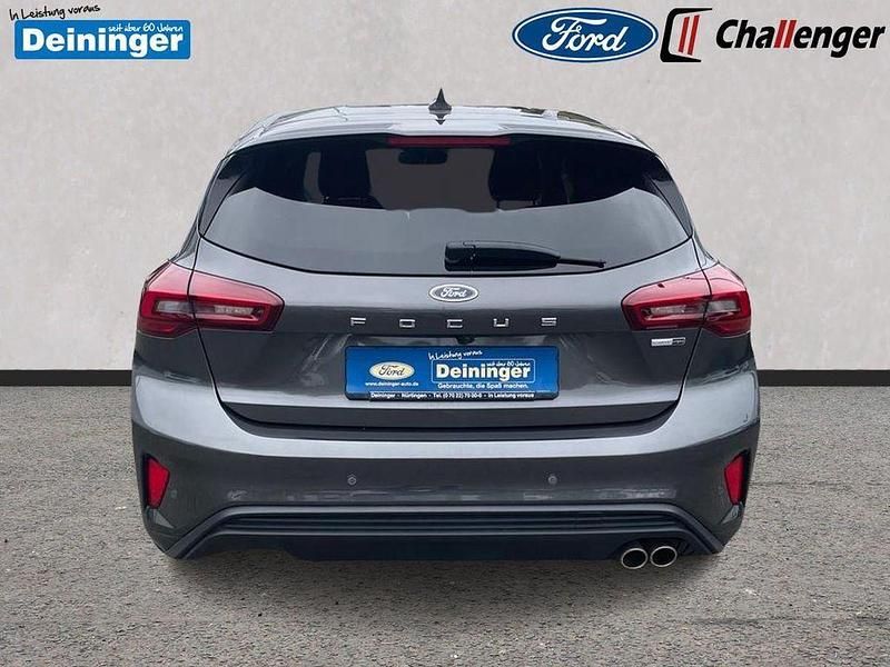 Gebraucht Ford Focus ST-Line 155 PS (114 kW) 2023 Magneticgrau Limousine