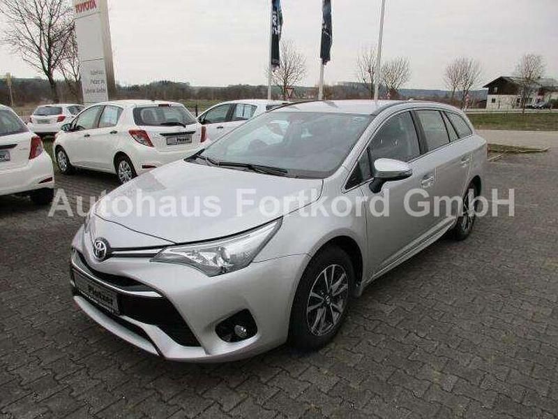 Gebraucht Toyota Avensis 147 PS (108 kW) 2018 Silber Kombi