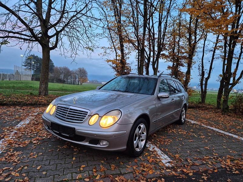 Silber Gebraucht 2004 Mercedes E220 Kombi | 2.000 € (Fairer Preis) - Bild 1/4