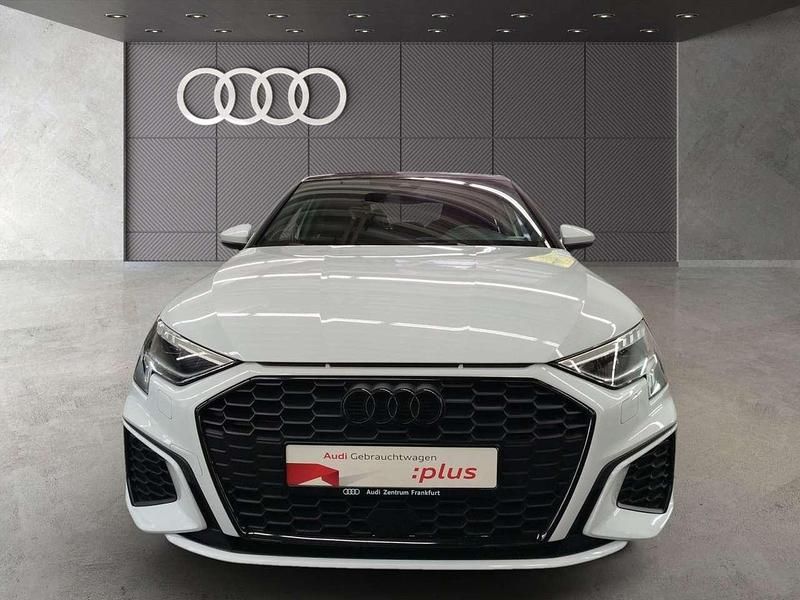 Gletscherweiß metallic Gebraucht 2023 Audi A3 S-Line Limousine | 30.750 € (Etwas zu teuer) - Bild 1/1