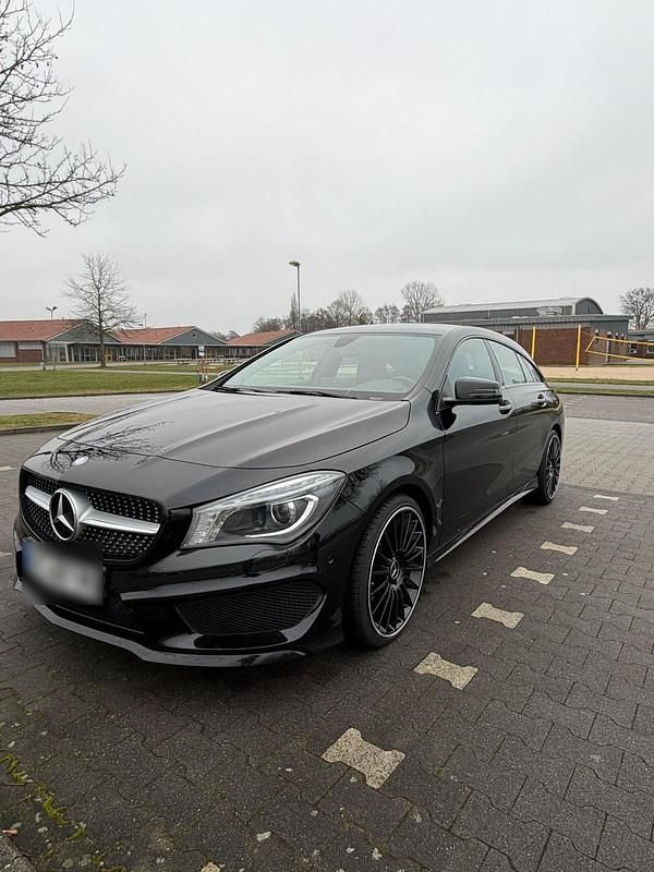 Gebraucht Mercedes CLA200 Shooting Brake AMG line 156 PS (114 kW) 2016 Schwarz Kombi