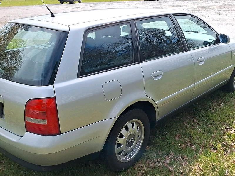 Gebraucht Audi A4 150 PS (110 kW) 2000 Silber Kombi
