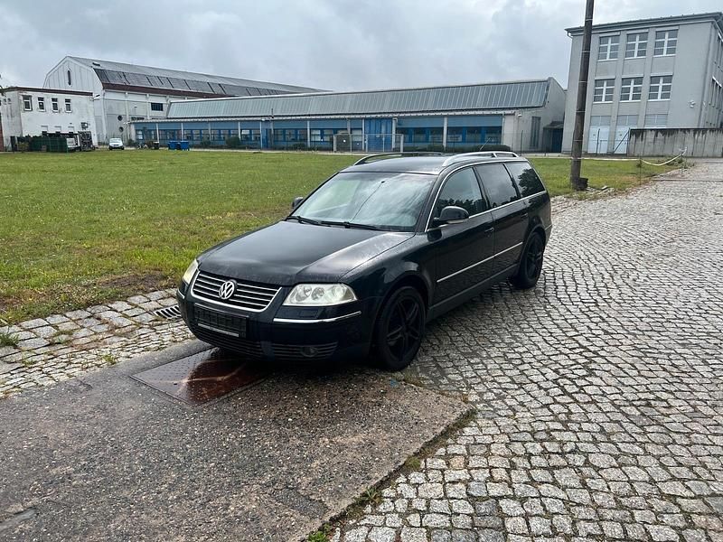 Schwarz Gebraucht 2004 VW Passat Kombi | 2.999 € (Teuer) - Bild 1/4