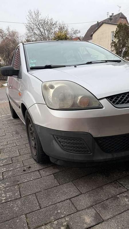 Gebraucht Ford Fiesta Ambiente 60 PS (44 kW) 2006 Silber Limousine