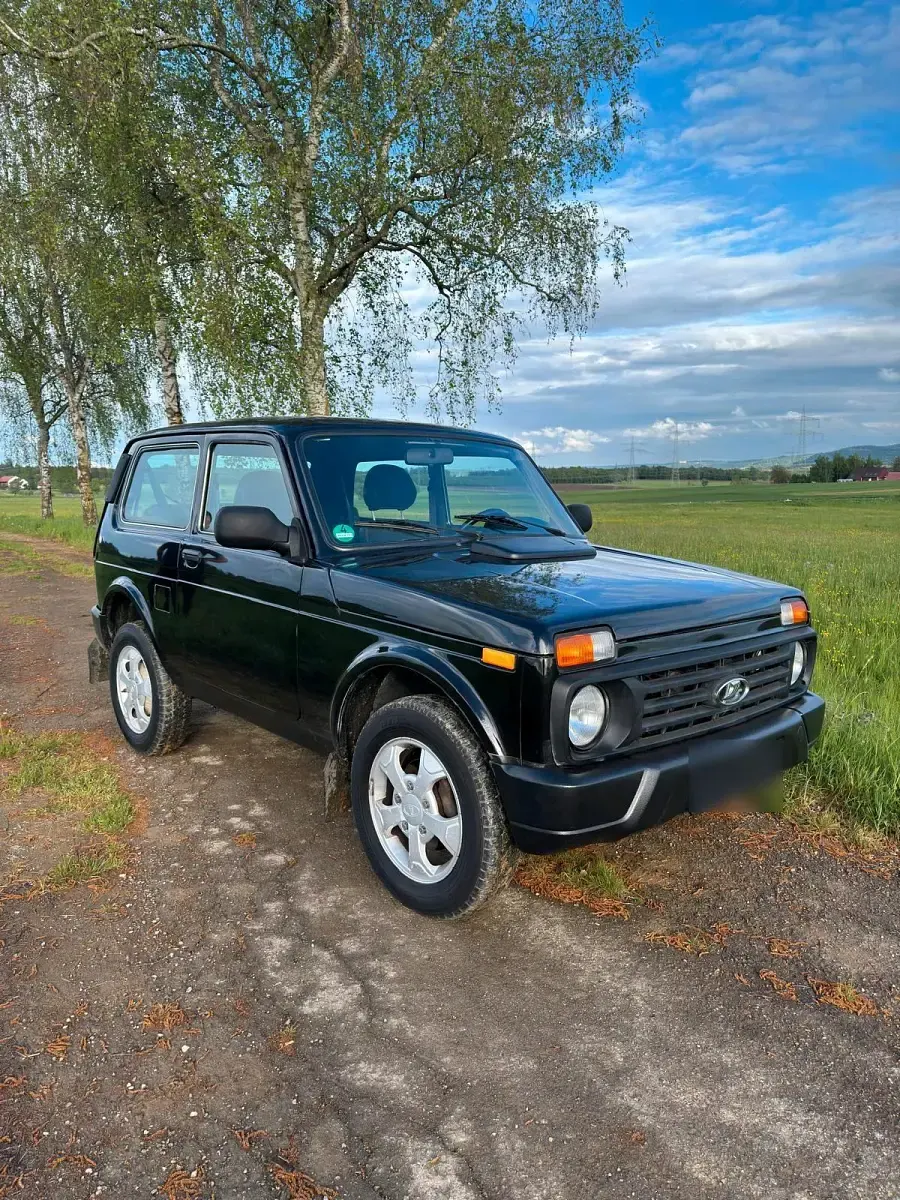 Gebraucht Lada Urban 83 PS (61 kW) 2017 Schwarz SUV