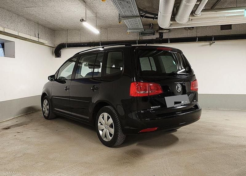 Second-hand VW Touran 105 CP (77 kW) 2014 Negru Monovolum