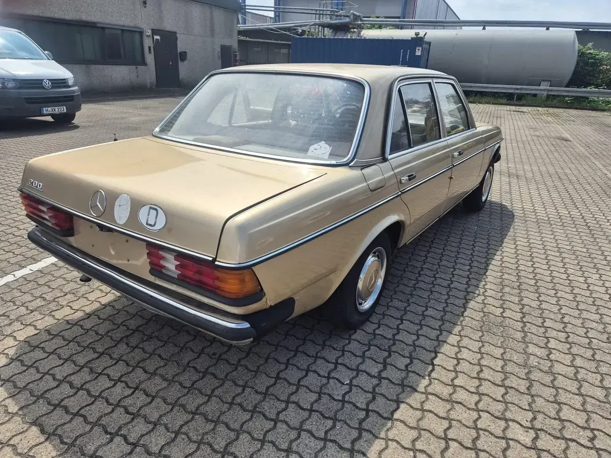 Gebraucht Mercedes 200 1981 Gold Limousine