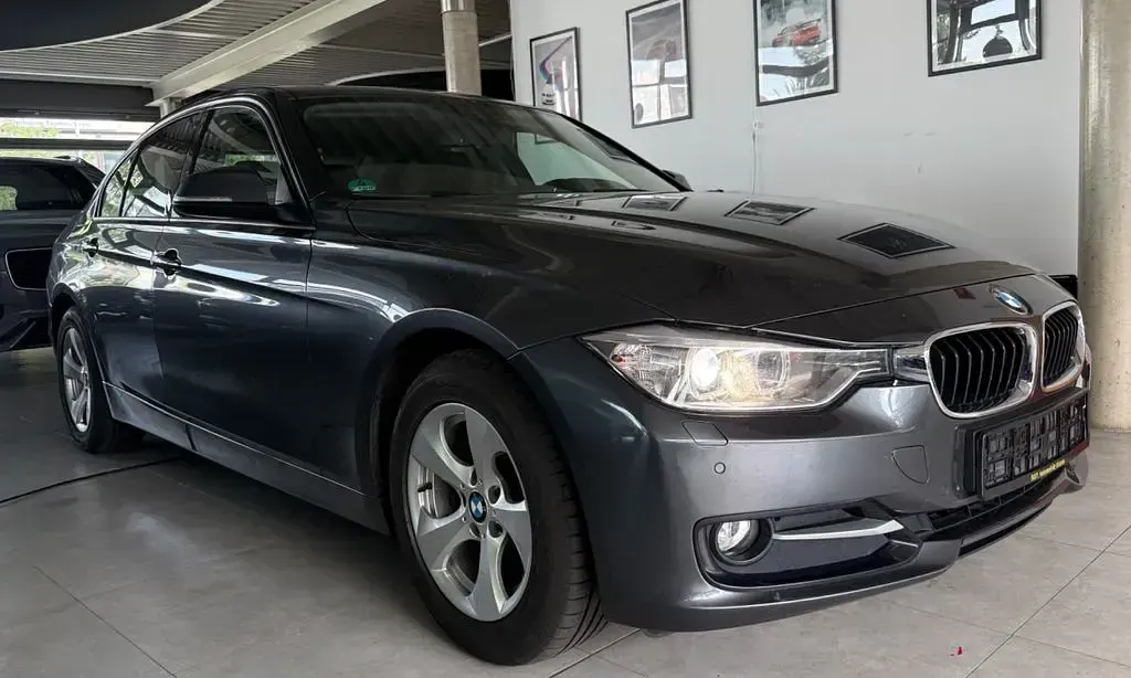 Gebraucht BMW 320 Performance 184 PS (135 kW) 2013 Grau Limousine