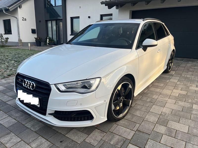 Weiß Gebraucht 2014 Audi S3 Ambiente Limousine | 18.900 € (Fairer Preis) - Bild 1/4
