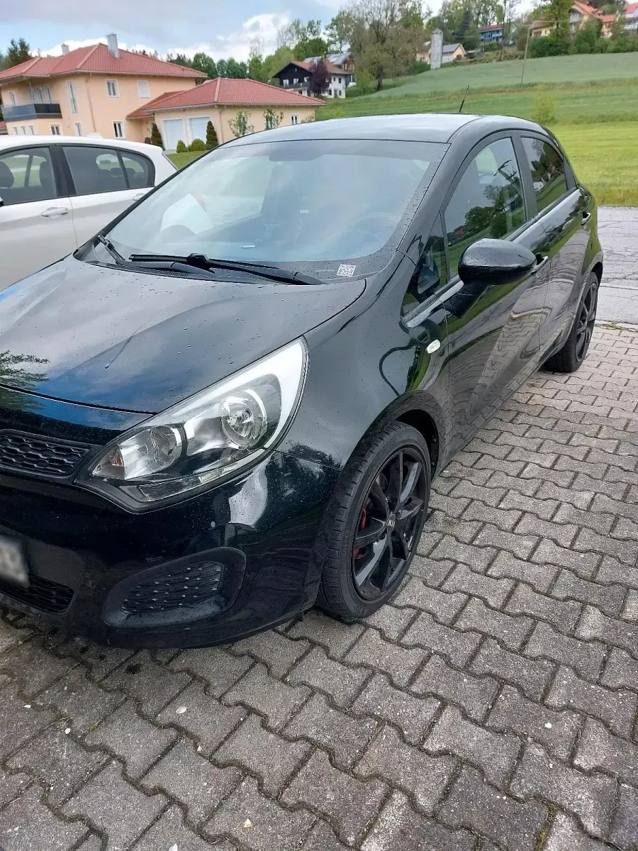 Gebraucht Kia Rio 86 PS (63 kW) 2014 Schwarz Kleinwagen