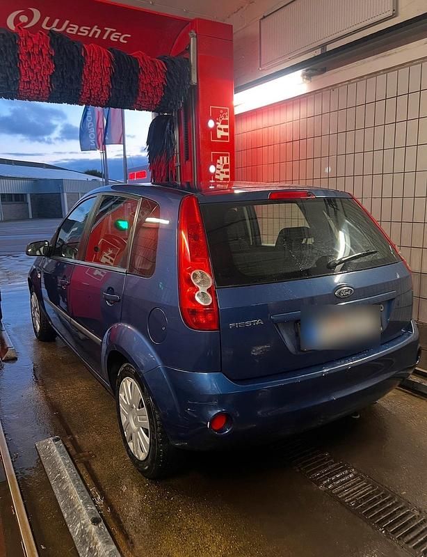 Gebraucht Ford Fiesta 80 PS (58 kW) 2008 Blau Kleinwagen