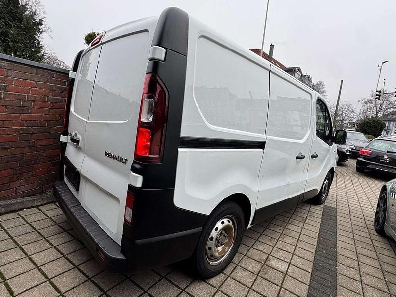 Gebraucht Renault Trafic Komfort 125 PS (91 kW) 2017 Gletscherweiss Van / Kleinbus