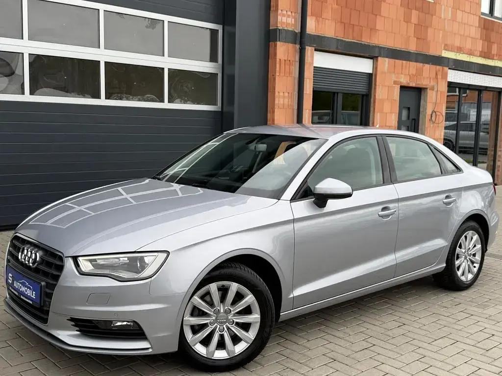 Gebraucht Audi A3 Attraction 125 PS (91 kW) 2015 Silber Limousine