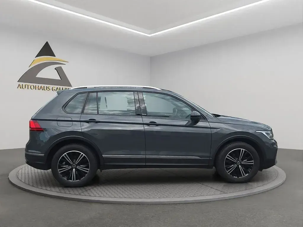Gebraucht VW Tiguan Active 131 PS (96 kW) 2023 Grau SUV