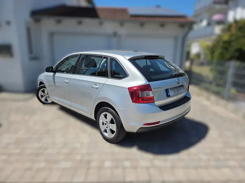 Gebraucht Skoda Rapid Ambition 90 PS (66 kW) 2017 Silber Kleinwagen