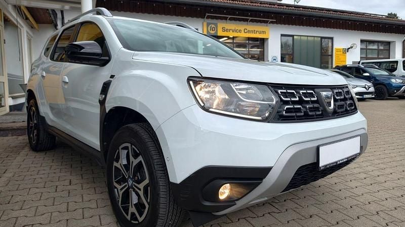 Gebraucht Dacia Duster Celebration 150 PS (110 kW) 2021 Weiß SUV
