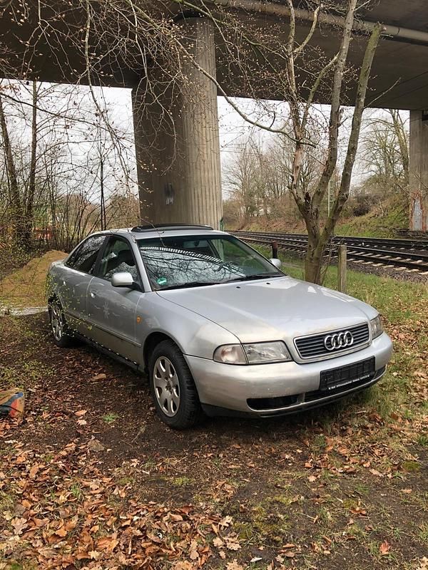 Gebraucht Audi A4 105 PS (77 kW) 1998 Silber Limousine