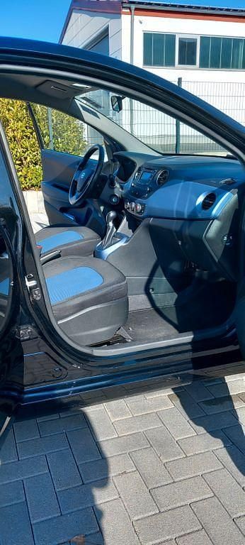 Gebraucht Hyundai i10 Trend 87 PS (63 kW) 2015 Schwarz Kleinwagen