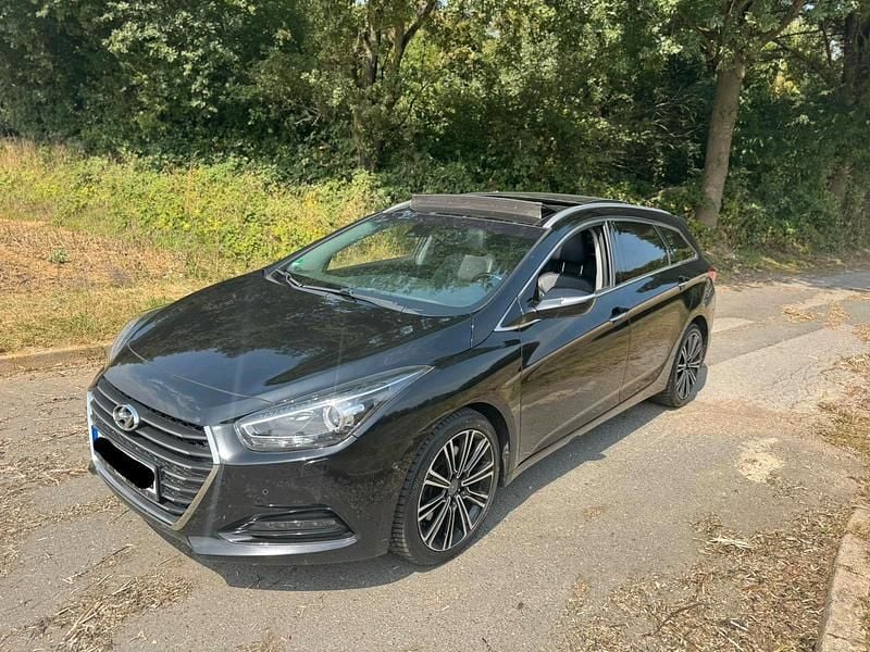 Schwarz Gebraucht 2016 Hyundai i40 Kombi | 8.500 € (Superpreis) - Bild 1/4