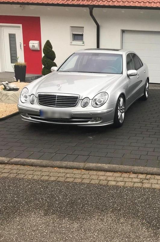 Silber Gebraucht 2002 Mercedes E500 Avantgarde Limousine | 10.900 € (Teuer) - Bild 1/4