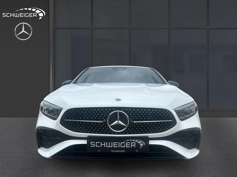 Gebraucht Mercedes A180 Advanced 136 PS (100 kW) 2024 Weiß Limousine