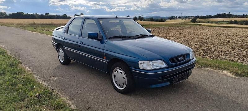 Grün Gebraucht 1993 Ford Escort Ghia Limousine | 4.750 € - Bild 1/4