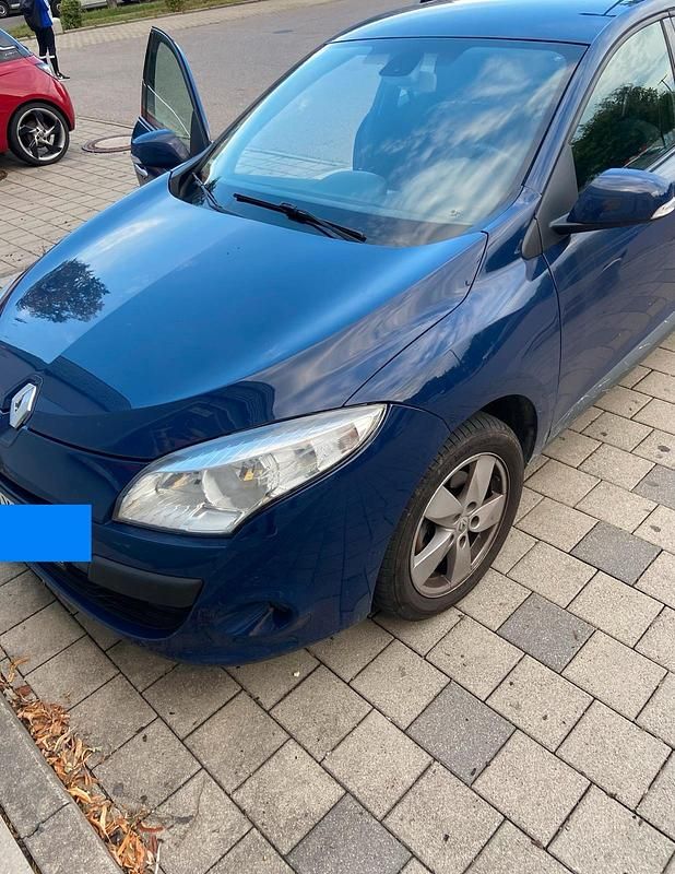 Blau Gebraucht 2010 Renault Mégane III Limousine | 3.250 € (Fairer Preis) - Bild 1/4