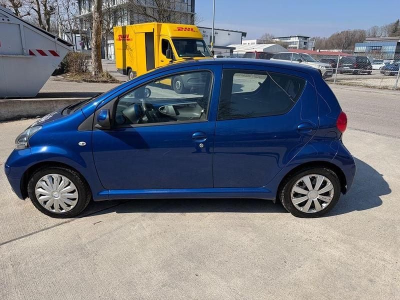 Gebraucht Toyota Aygo 68 PS (50 kW) 2007 Blau Kleinwagen