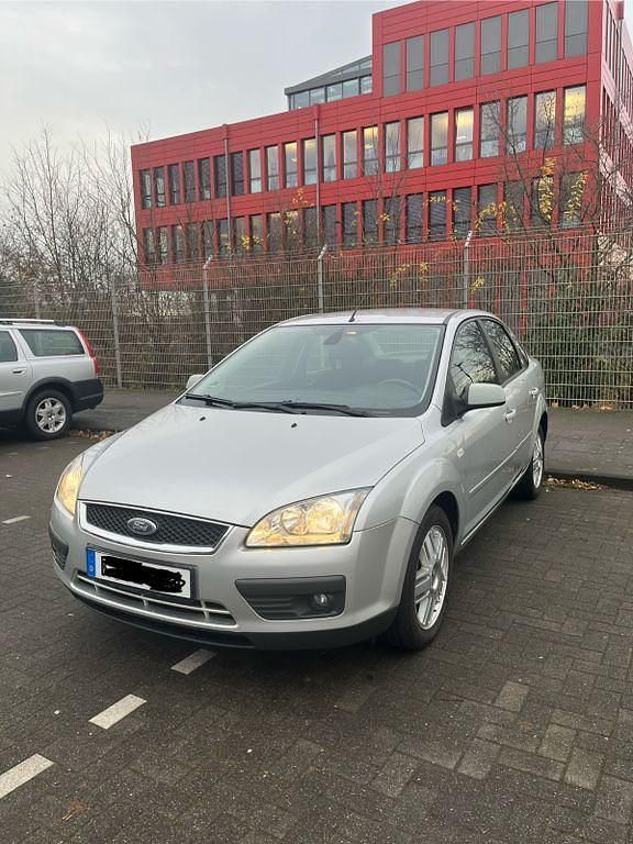 Silber Gebraucht 2005 Ford Focus Ghia Limousine | 2.400 € (Fairer Preis) - Bild 1/4
