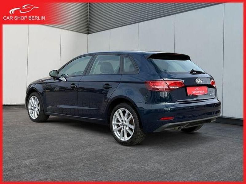 Gebraucht Audi A3 Comfort 116 PS (85 kW) 2018 Blau Limousine