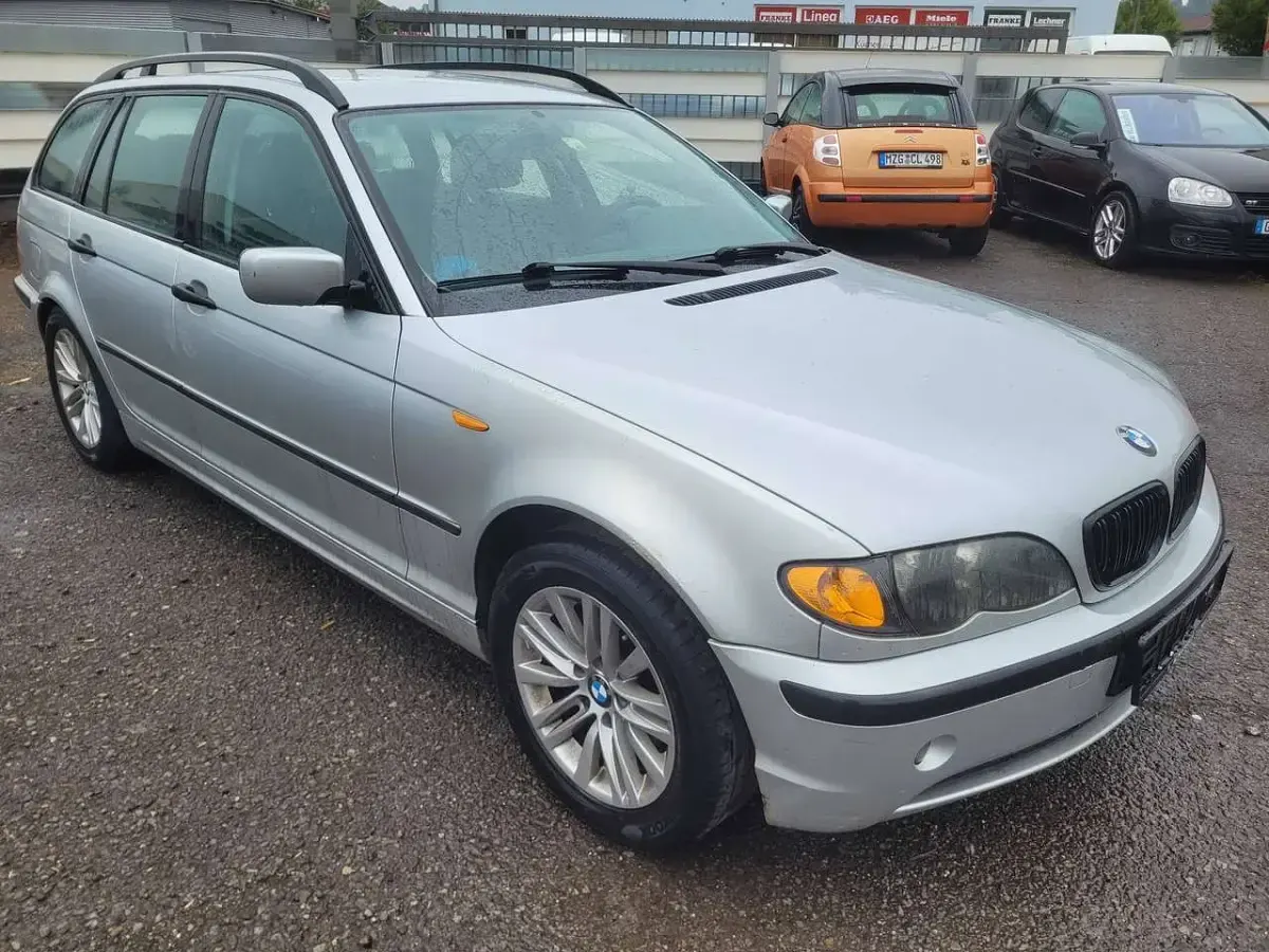 Gebraucht BMW 318 143 PS (105 kW) 2003 Silber Kombi