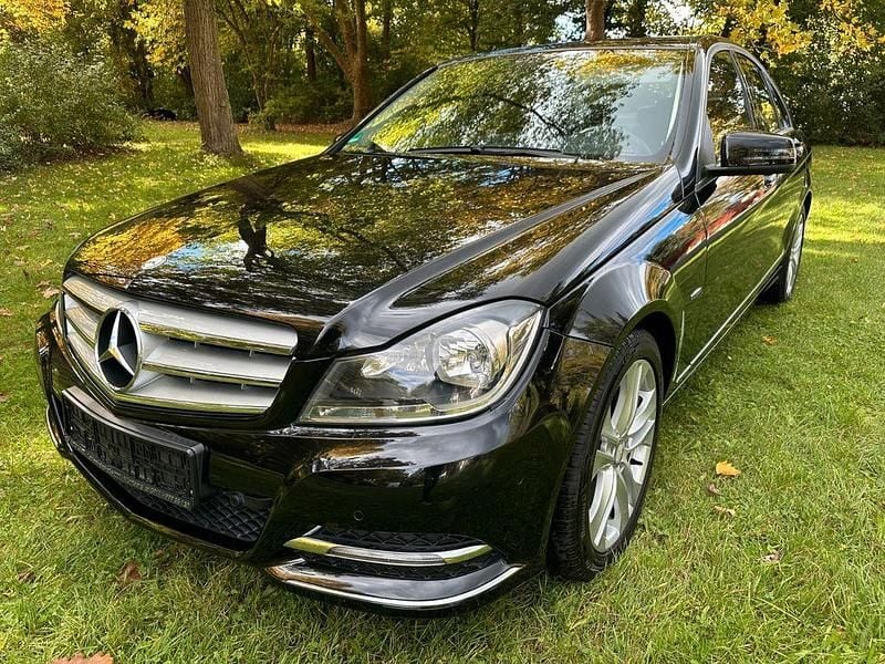 Schwarz Gebraucht 2012 Mercedes C180 Limousine | 10.799 € (Fairer Preis) - Bild 1/4