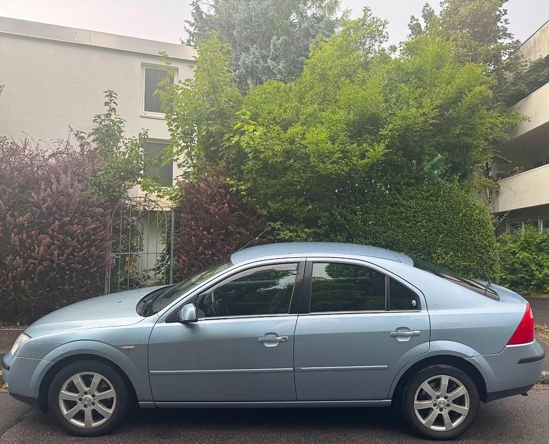 Blau Gebraucht 2006 Ford Mondeo Limousine | 1.600 € (Fairer Preis) - Bild 1/4