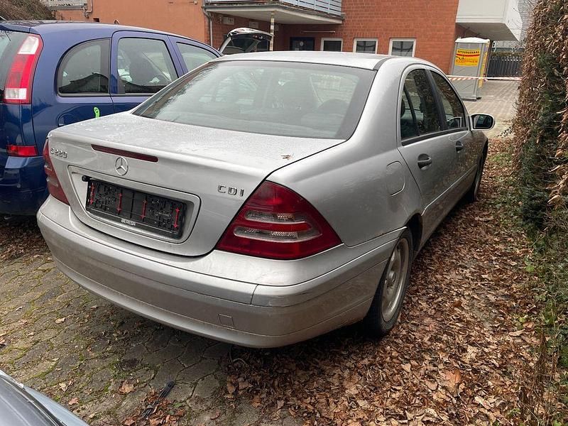 Gebraucht Mercedes C220 143 PS (105 kW) 2002 Silber Limousine