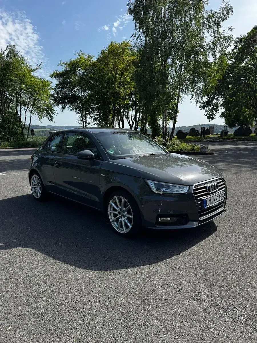 Gebraucht Audi A1 S-Line 125 PS (91 kW) 2016 Grau Kleinwagen