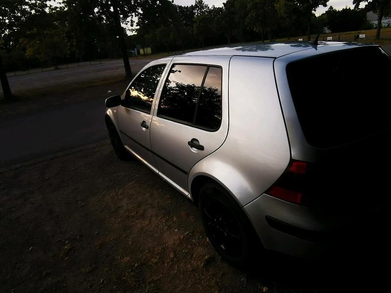 Silber Gebraucht 2001 VW Golf IV Kleinwagen | 1.200 € (Fairer Preis) - Bild 1/4