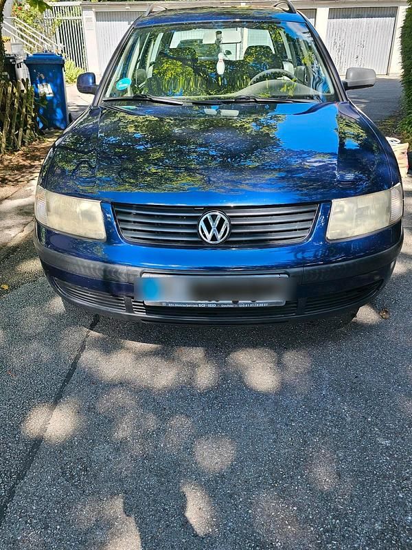 Blau Gebraucht 2000 VW Passat Kombi | 900 € (Guter Preis) - Bild 1/4
