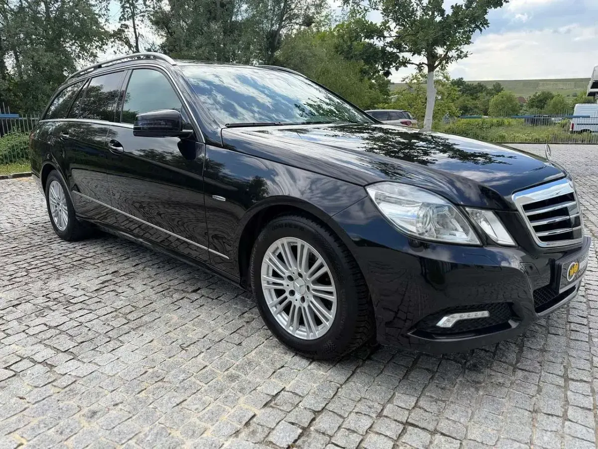 Gebraucht Mercedes E250 204 PS (150 kW) 2010 Obsidianschwarz Kombi