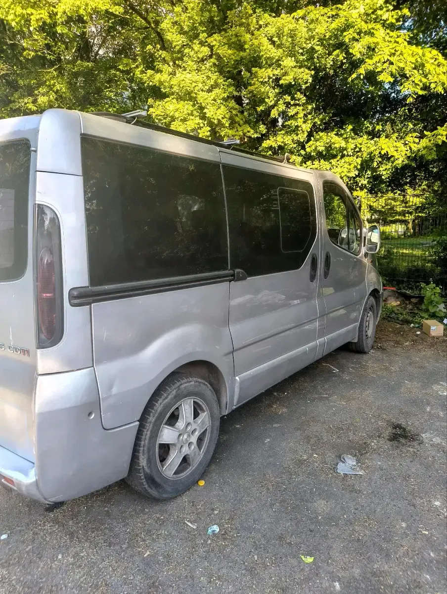 Gebraucht Opel Vivaro 135 PS (99 kW) 2004 Silber Van / Kleinbus
