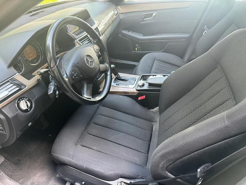 Gebraucht Mercedes E250 204 PS (150 kW) 2009 Gold Limousine