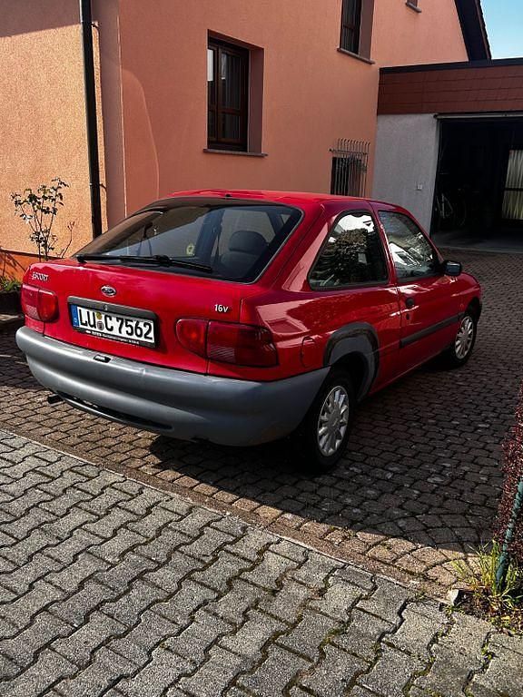 Gebraucht Ford Escort 90 PS (66 kW) 1996 Rot Limousine